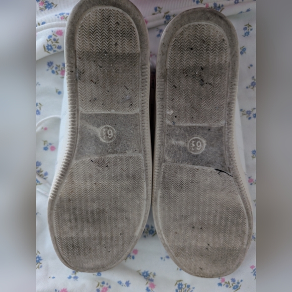 Universal Thread White Sneakers - Picture 2 of 6